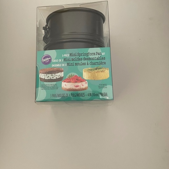 New in package Wilton’s 3 pack of mini spring pans - Picture 1 of 6